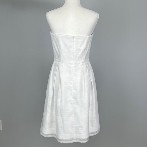 White House Black Market Strapless Dress White Fit Flare Pockets WHBM size 8 - Picture 6 of 11